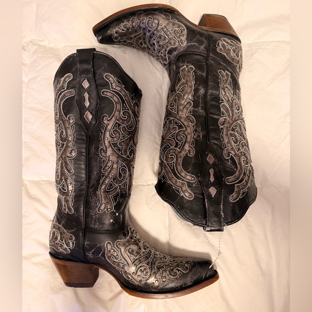 Corral Women's Size 7. 5 Black Studded Silver Inlay Snip Toe Western Boots